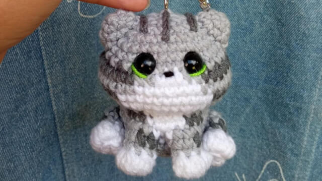 Gatito atigrado gris 