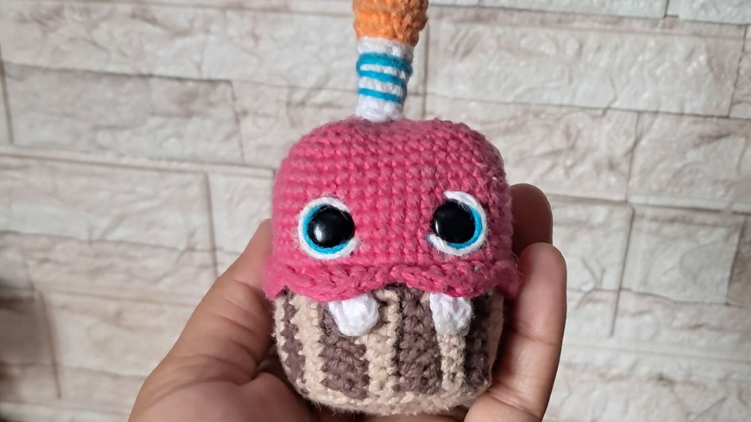 Toy cupcake