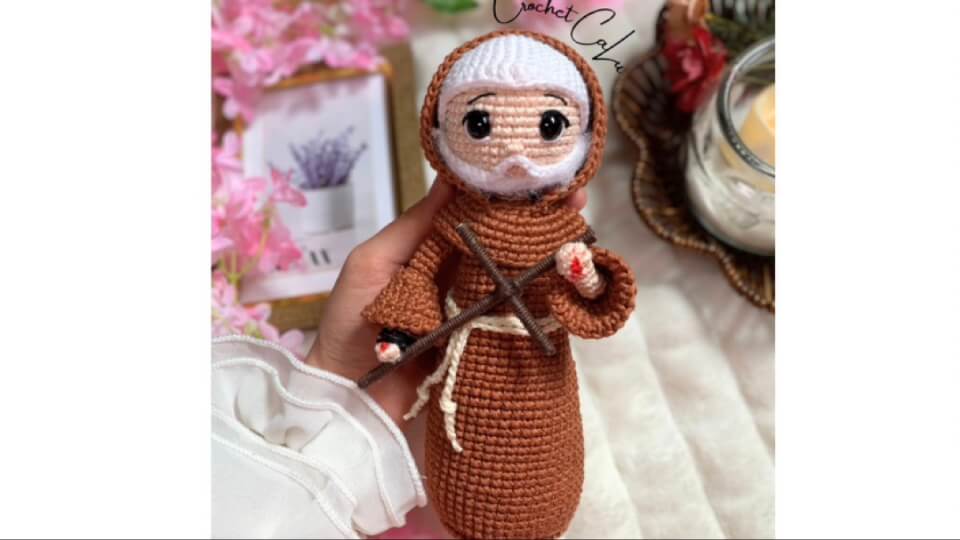 Padre Pío Versión amigurumi
