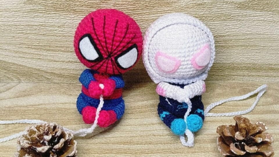 Mini Spider Man & Spider Guen