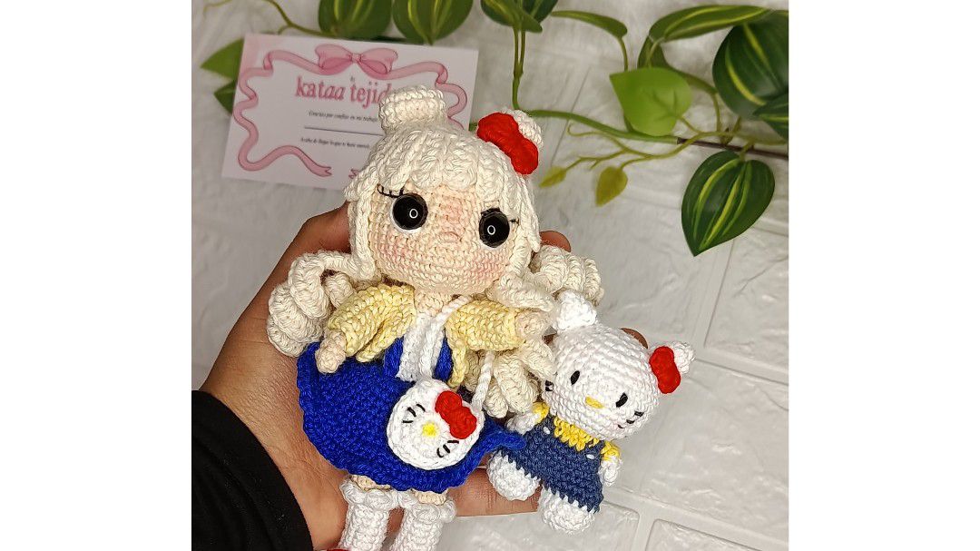 Hello Kitty y Mika