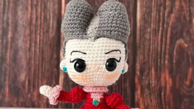 Lady Tremaine patron amigurumi
