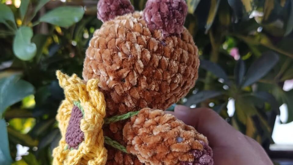 Capibara mochila girasol